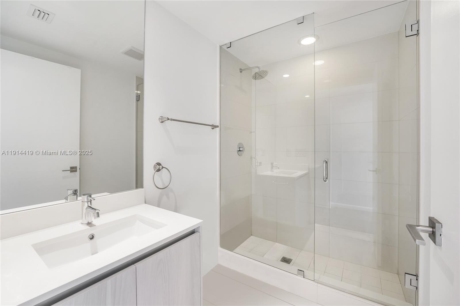 ONE PARAISO CONDO - Residential Lease