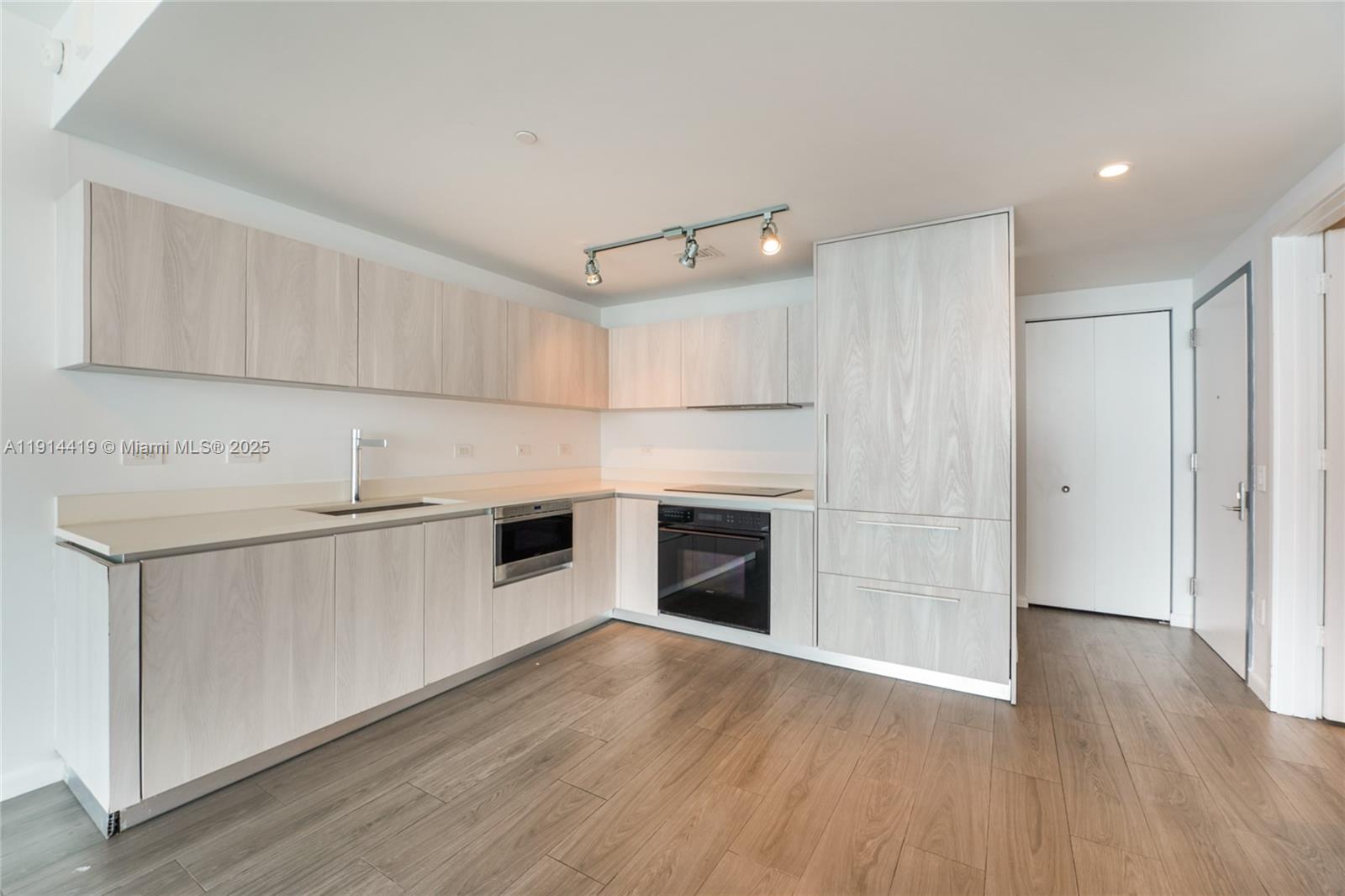 ONE PARAISO CONDO - Residential Lease