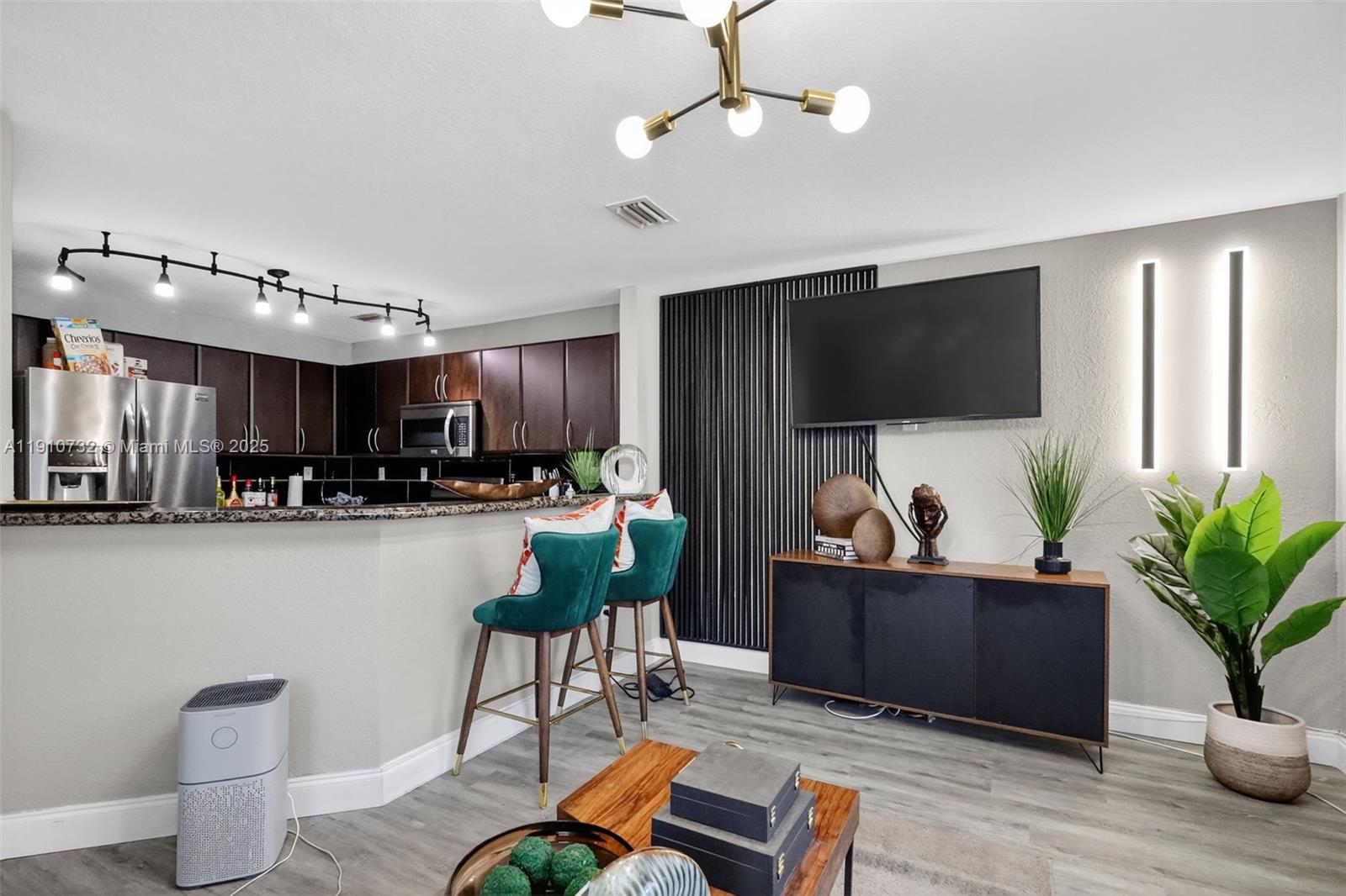 MELROSE POINT CONDO - Residential