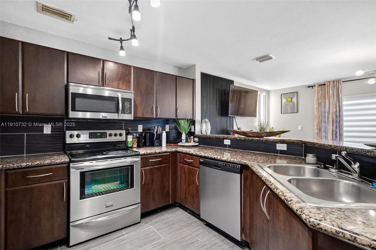 MELROSE POINT CONDO - Residential