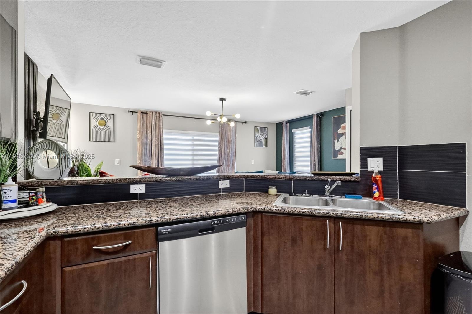 MELROSE POINT CONDO - Residential