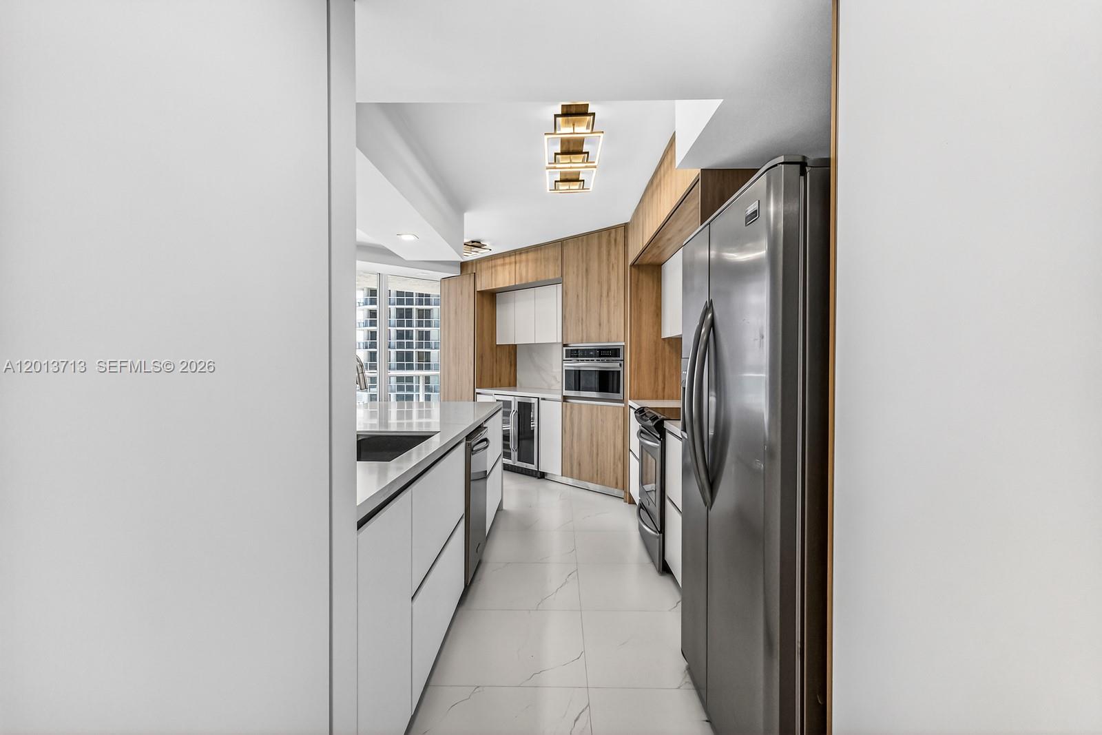 16445 Collins Ave 922