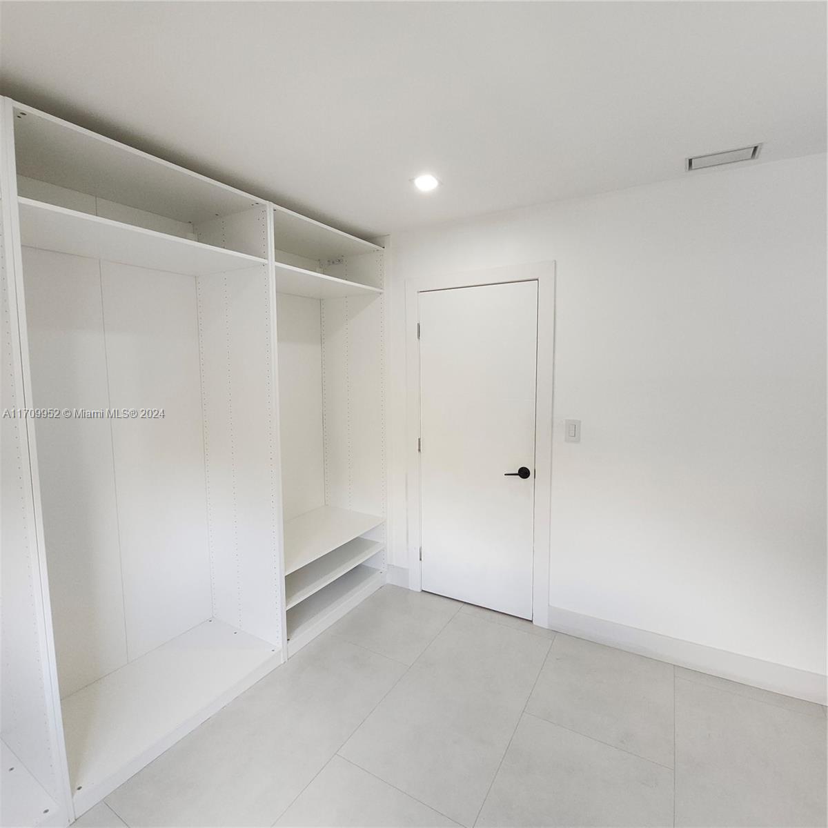 TERRANOVA 9 CONDO - Residential