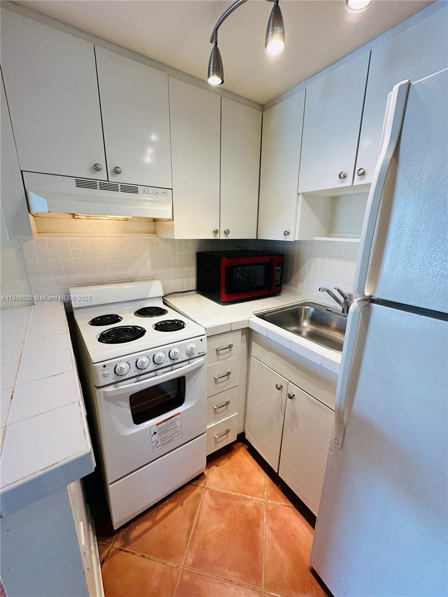 BOUGAINVILLEA SOUTH CONDO - Residential Lease