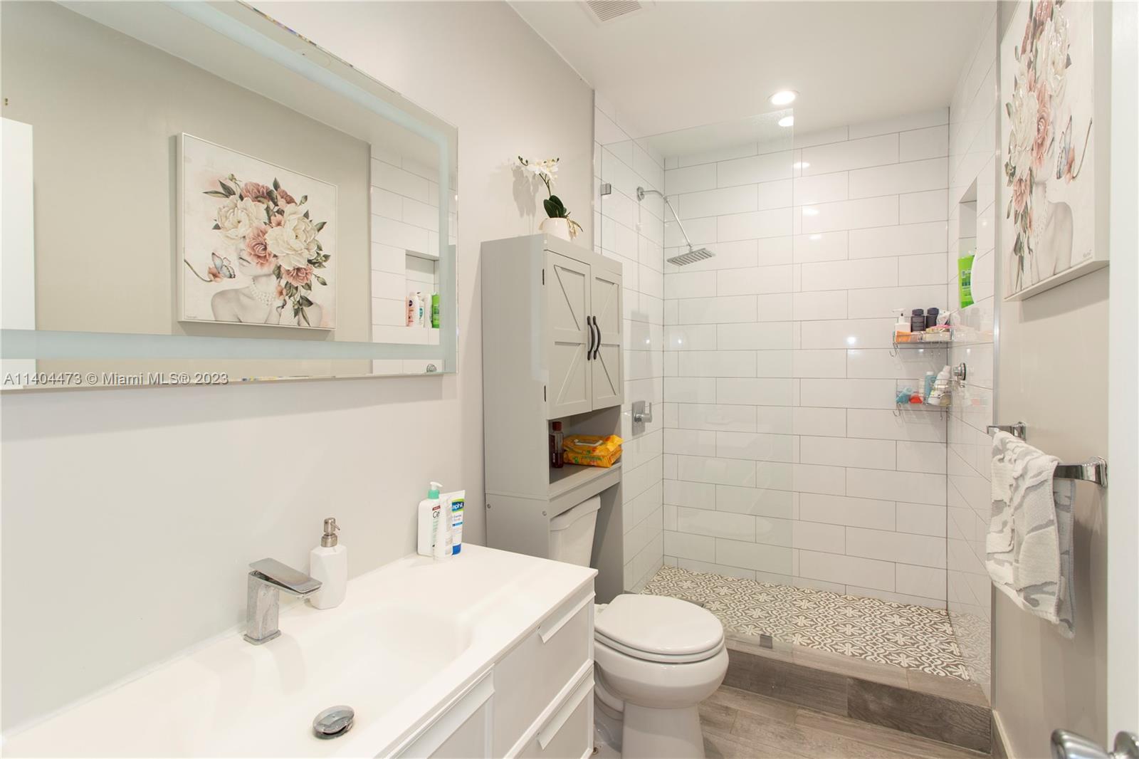 SURPRISE LAKE - Residential