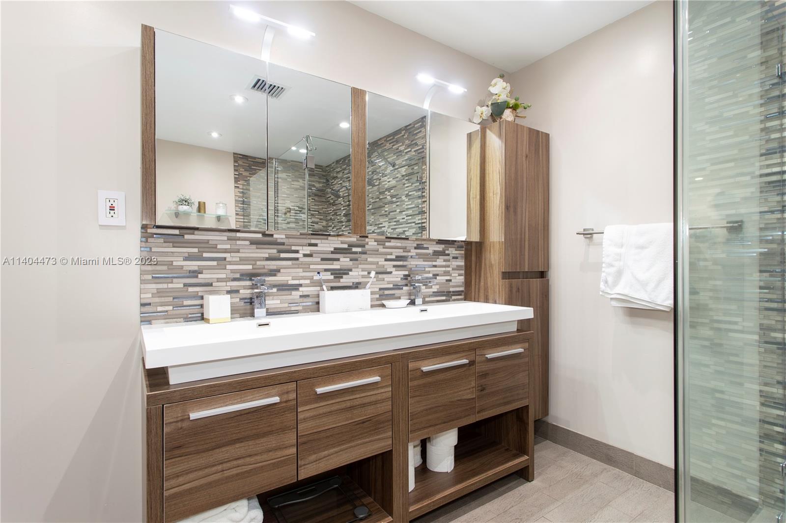 SURPRISE LAKE - Residential