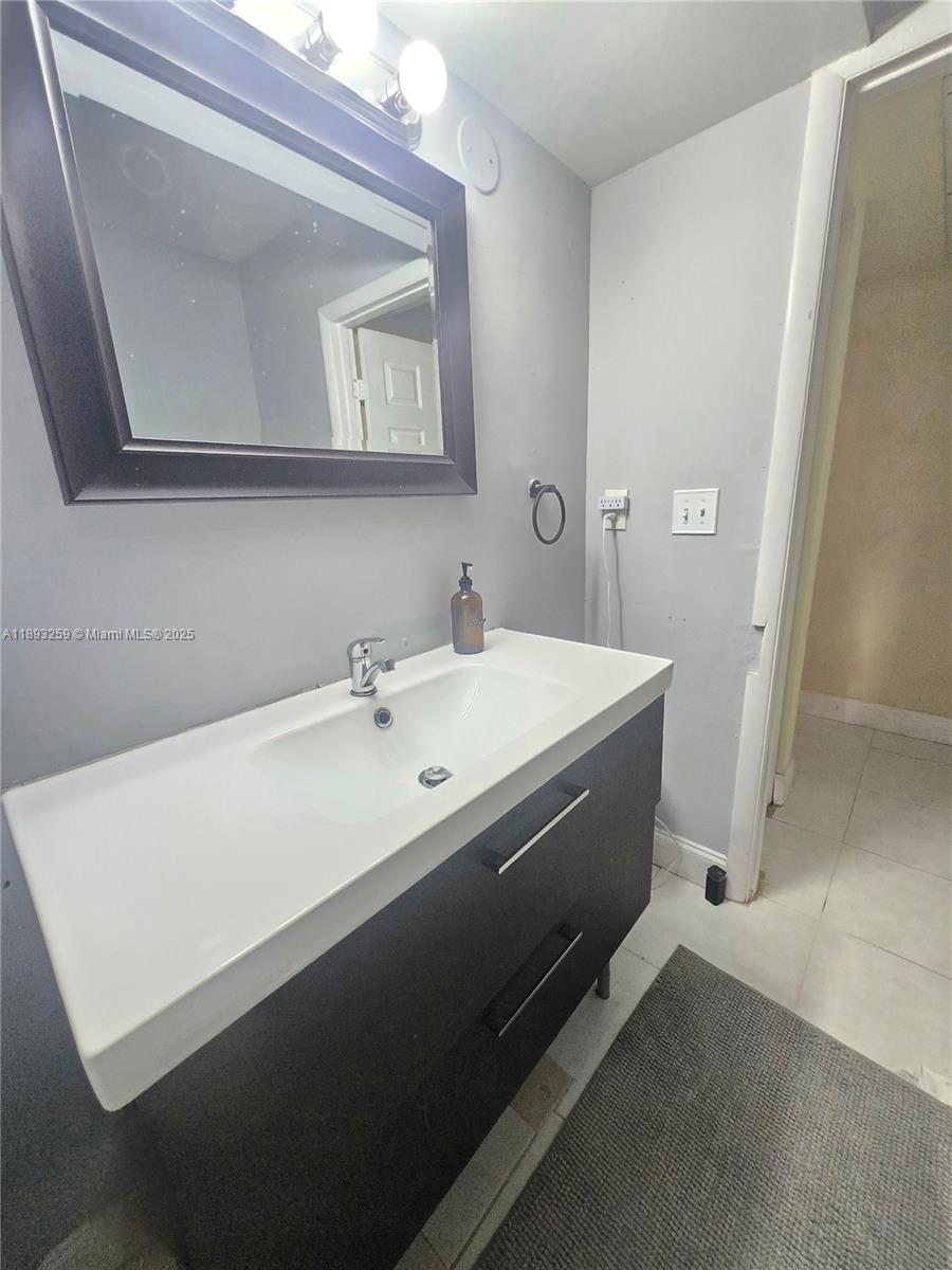OMEGA VILLAS 1 CONDO - Residential