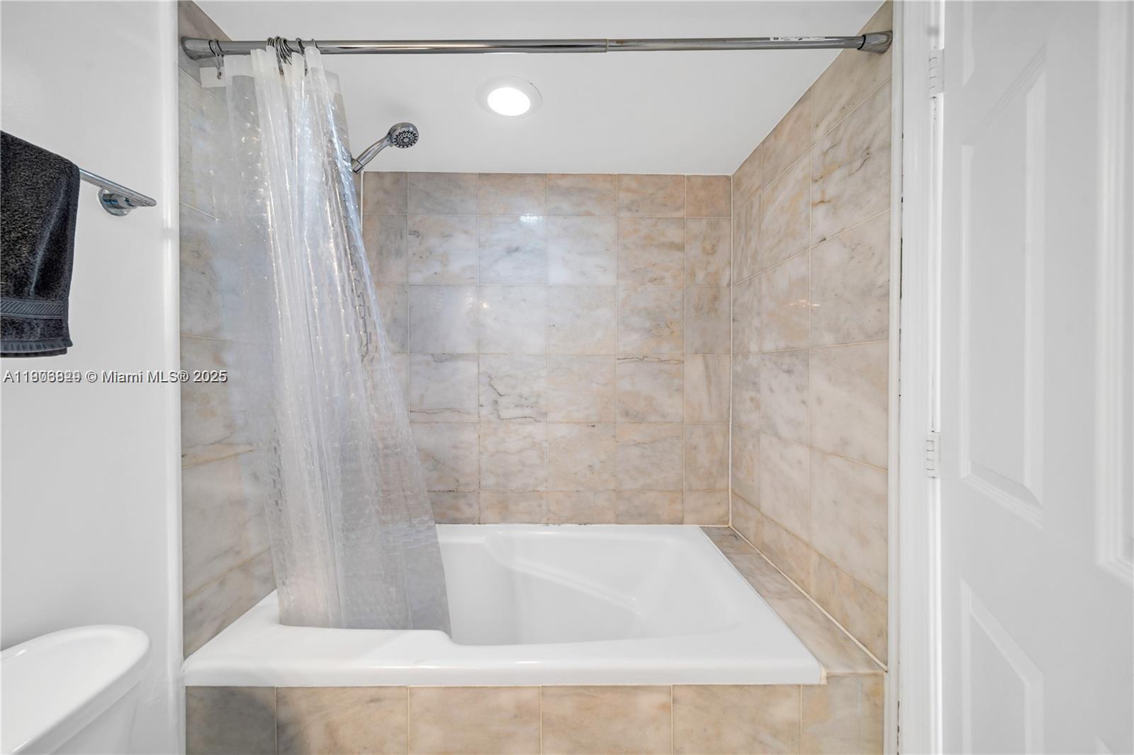 CASABLANCA VILLAS CONDO - Residential Lease