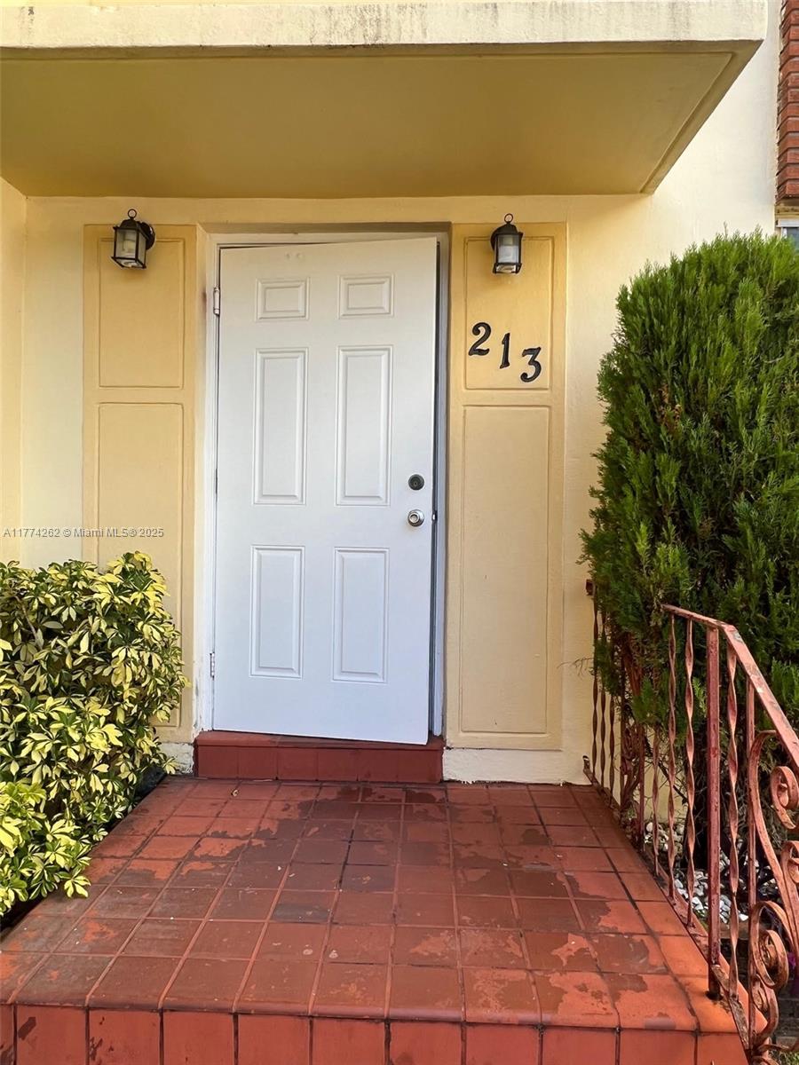 Rental Property at 215 Zamora Ave 8, Coral Gables, Broward County, Florida - Bedrooms: 1 
Bathrooms: 1  - $2,000 MO.
