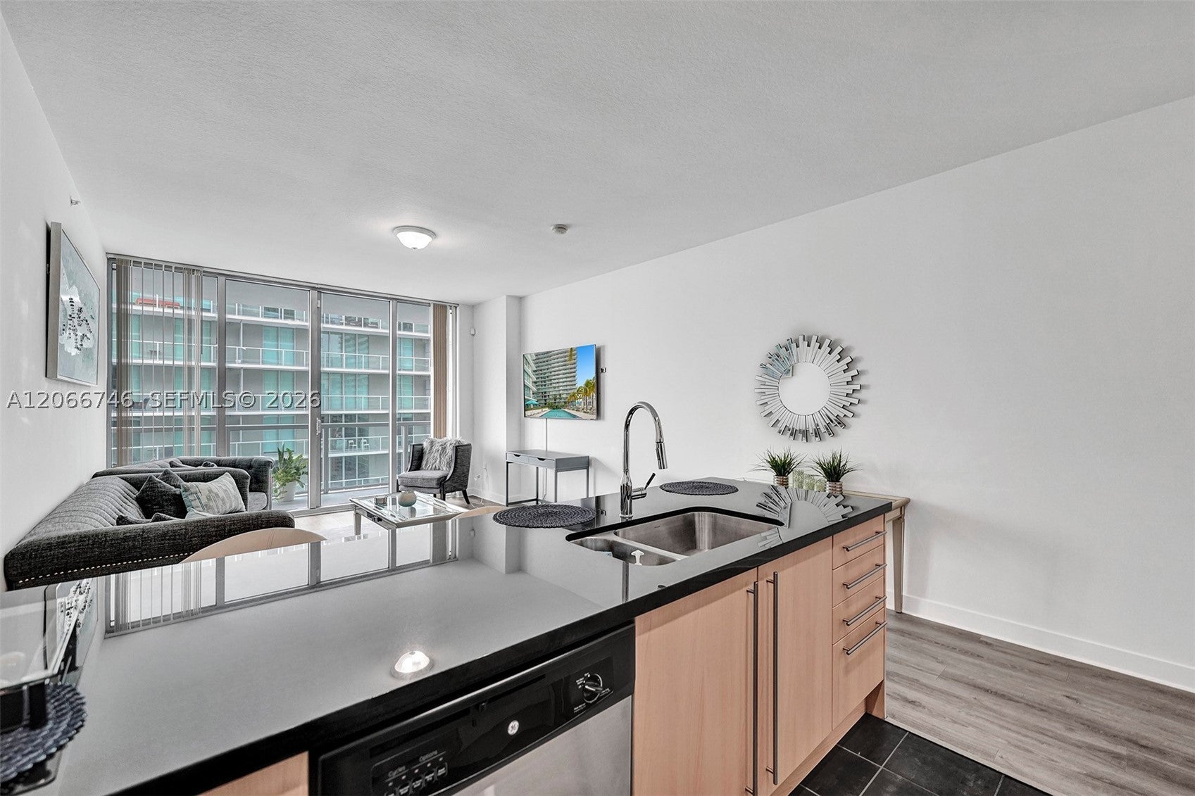 79 SW 12th St 3608-S