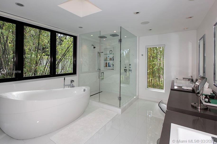 KERRWOOD OAKS - Residential