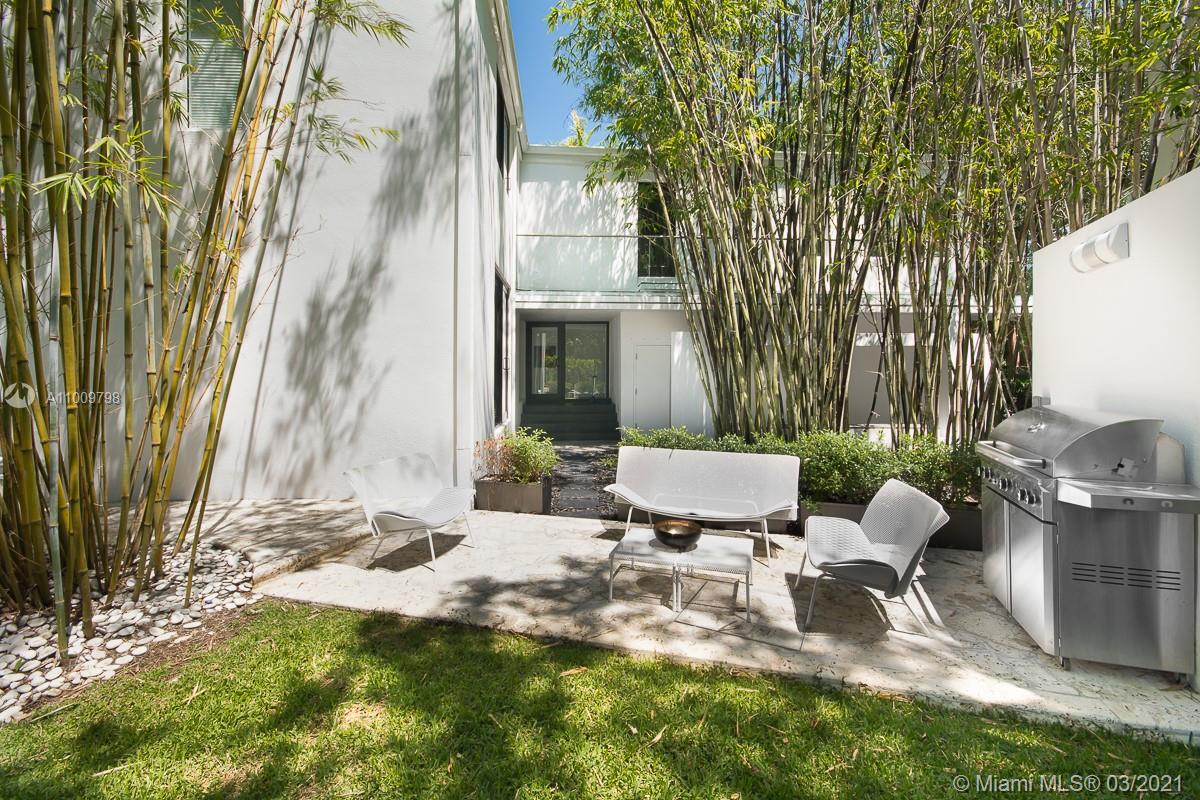 KERRWOOD OAKS - Residential