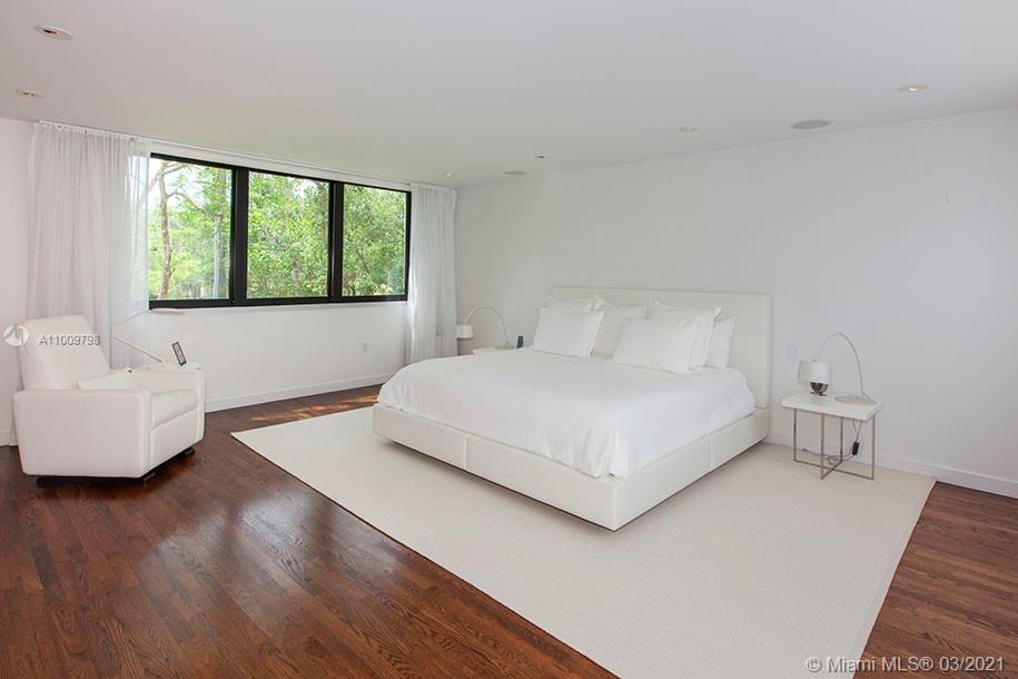 KERRWOOD OAKS - Residential