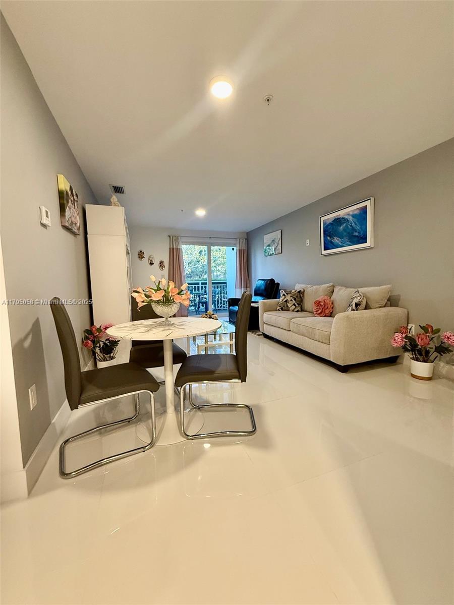 ISLANDS AT DORAL 1ST ADDI - Residential