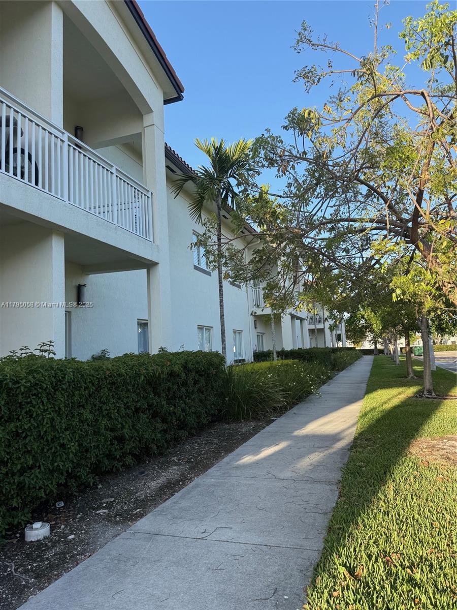 ISLANDS AT DORAL 1ST ADDI - Residential