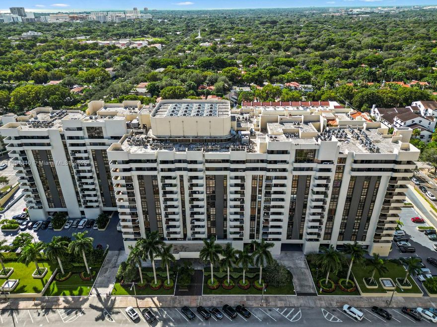 Great location in the heart of Coral Gables. Biltmore II Condominium is a Landmark prize winning. Wraparound balcony with fabulous views from the 9th floor.  24-hour concierge, heated pool, fitness center, sauna, billiards room, party room, library and lounge spaces. Walking distance of Coral Gables' renowned restaurants, cafes, shops, and cultural venues, with easy access to UM, the airport, and major highways. Publix, Starbucks.
FREEBEE to Miracle Mile. Plenty of guest parking. 1775 sq ft of living area 109,16 meters. Easy to show.