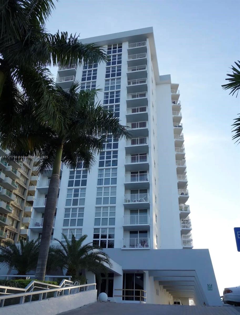 Property for Sale at 1228 West Ave 412, Miami Beach, Miami-Dade County, Florida - Bedrooms: 1 
Bathrooms: 2  - $399,900