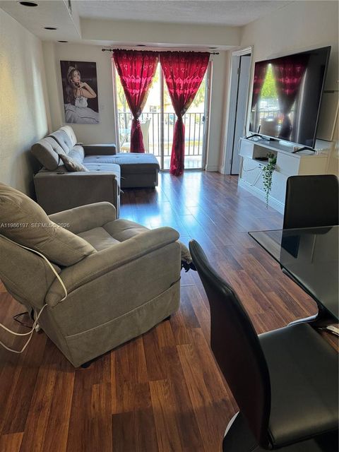 4717 NW 7th St 203-10 Miami FL 33126