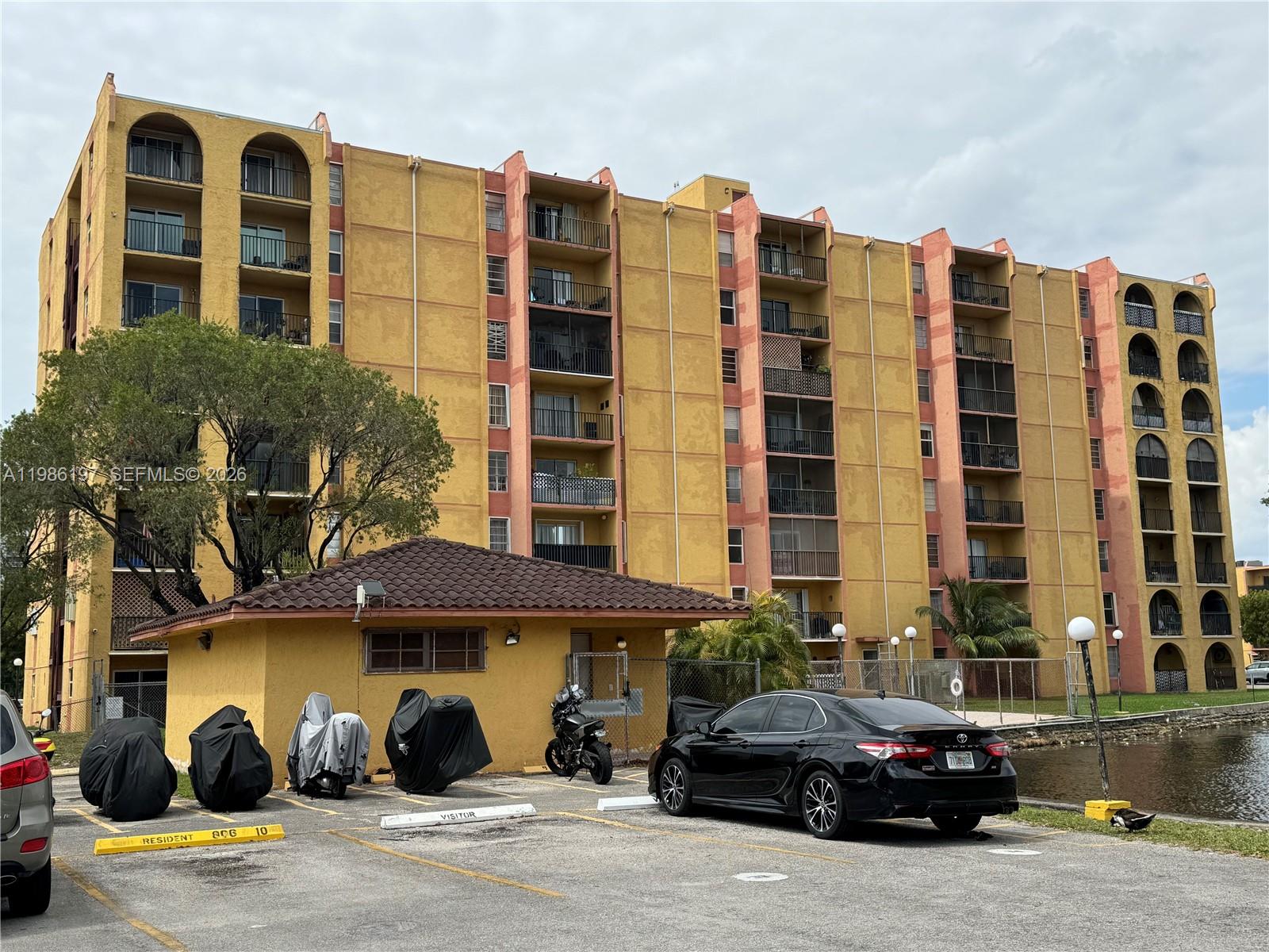 SUNSET VILLAS NO 3 CONDO - Residential