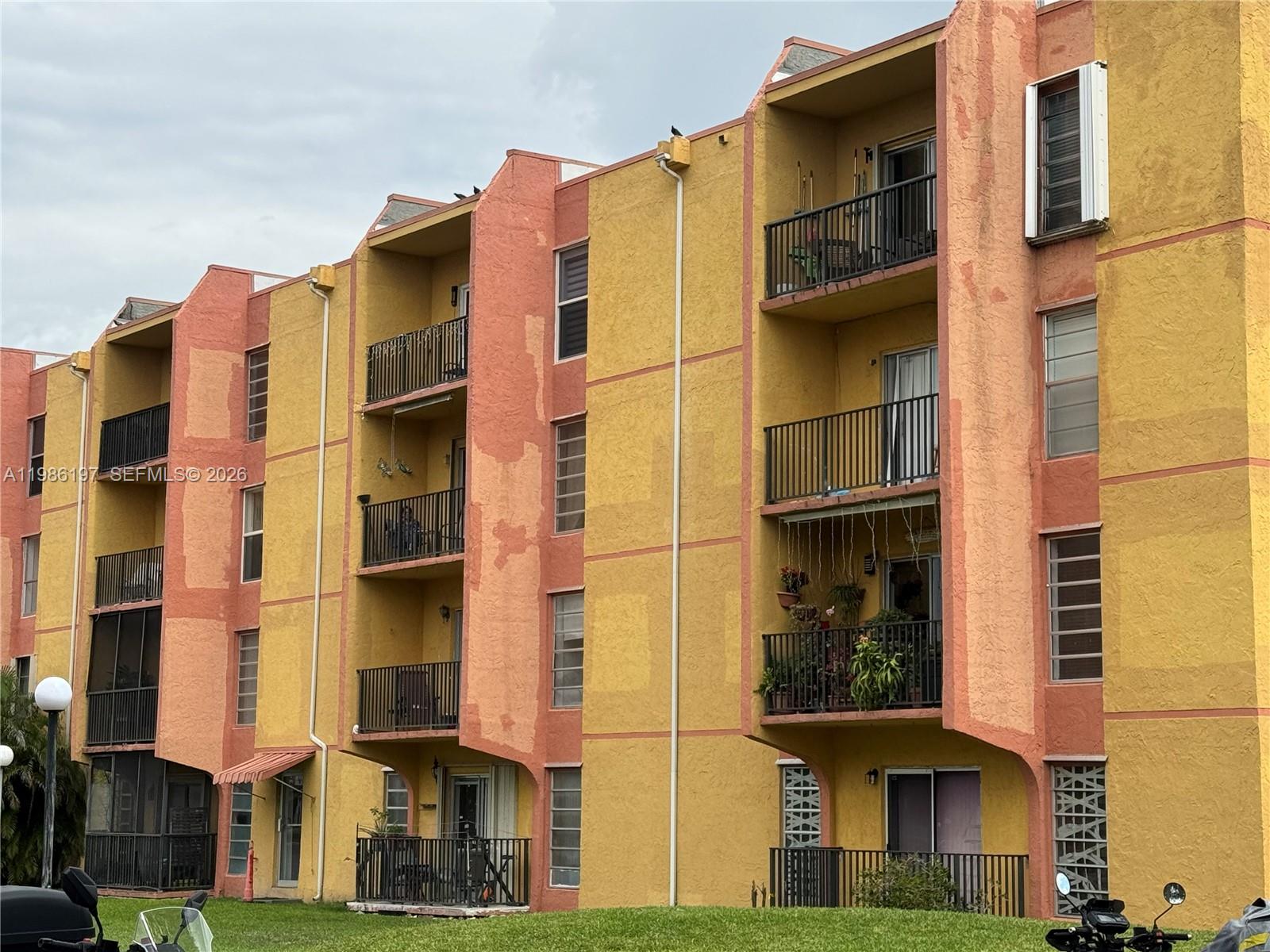 SUNSET VILLAS NO 3 CONDO - Residential