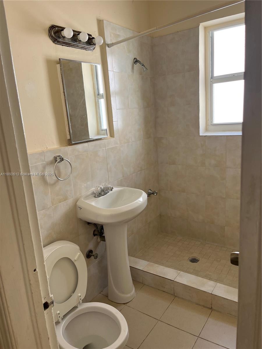 LAWRENCE EST LAND CO - Residential Lease