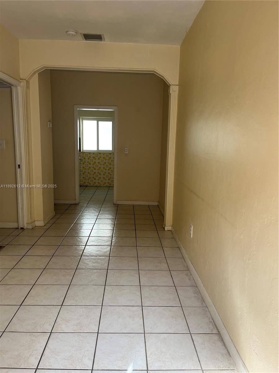 LAWRENCE EST LAND CO - Residential Lease