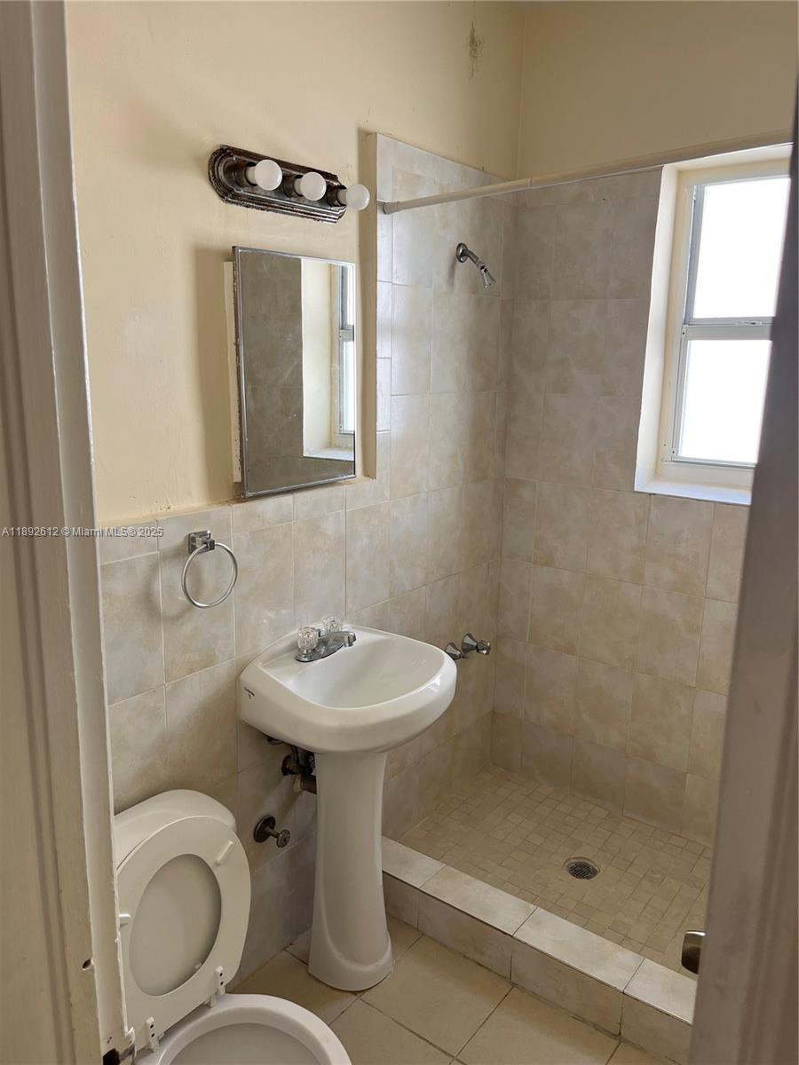 LAWRENCE EST LAND CO - Residential Lease