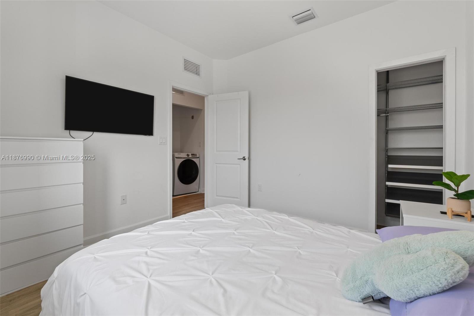 VIA VENTURE NEIGHBORHOOD - Residential