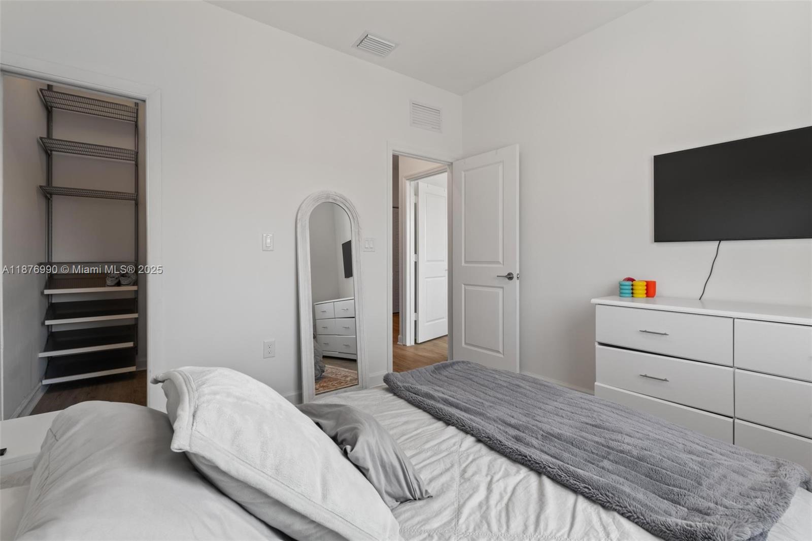 VIA VENTURE NEIGHBORHOOD - Residential