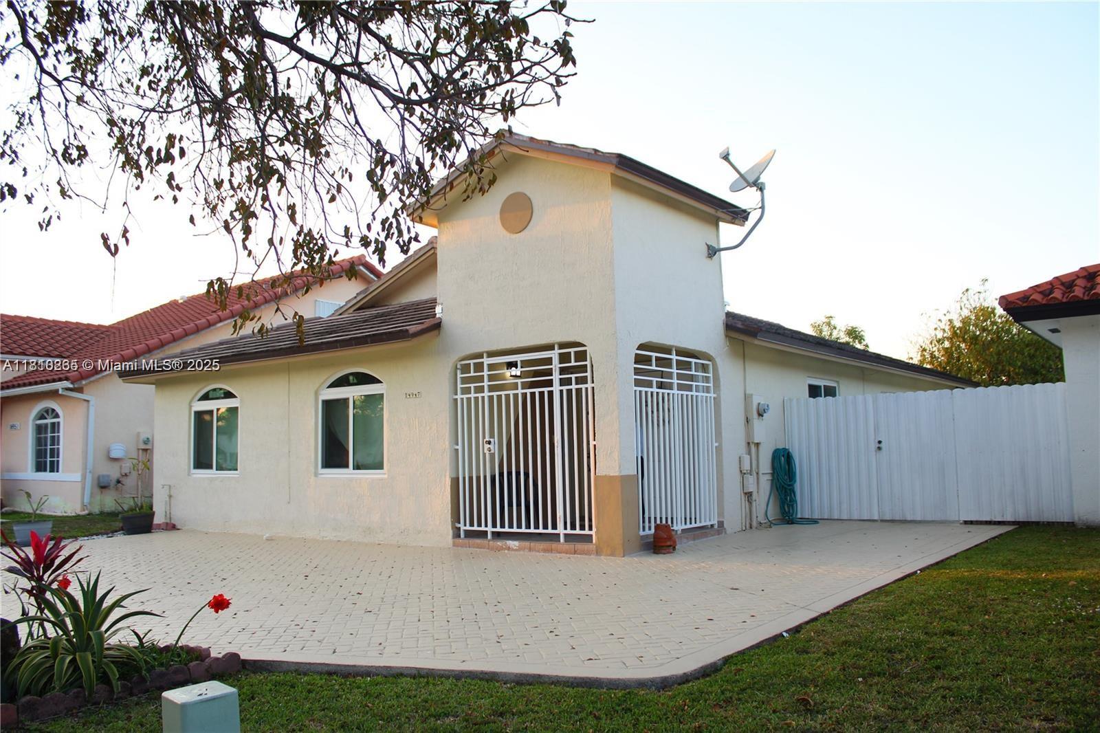 14947 Sw 36th Ter, Miami, Broward County, Florida - 3 Bedrooms  
2 Bathrooms - 