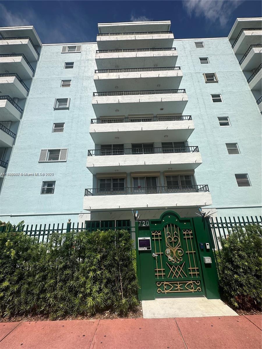 Spacious condo with great energy on Collins Avenue in the heart of South Beach in the Art Deco district. Secure building that includes one garage space. A lot of closet space. Gym, laundry, balcony