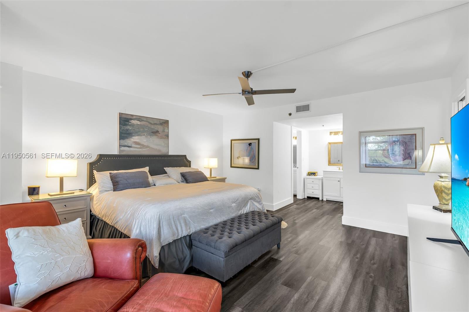 18TH HOLE AT INVERRARY CO - Residential