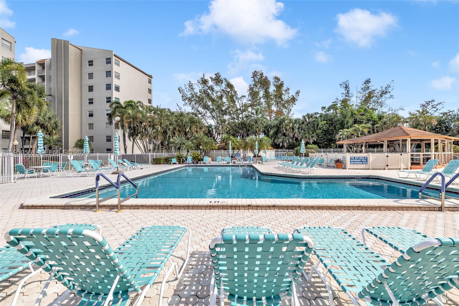 18TH HOLE AT INVERRARY CO - Residential