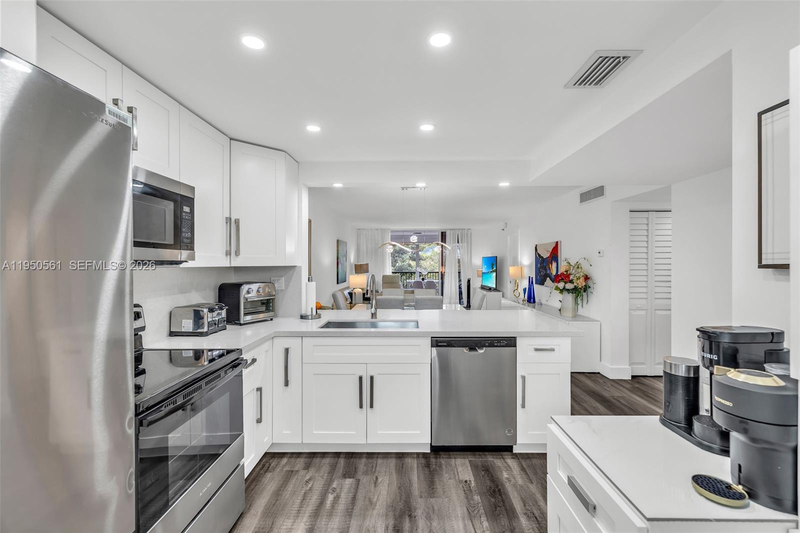 18TH HOLE AT INVERRARY CO - Residential