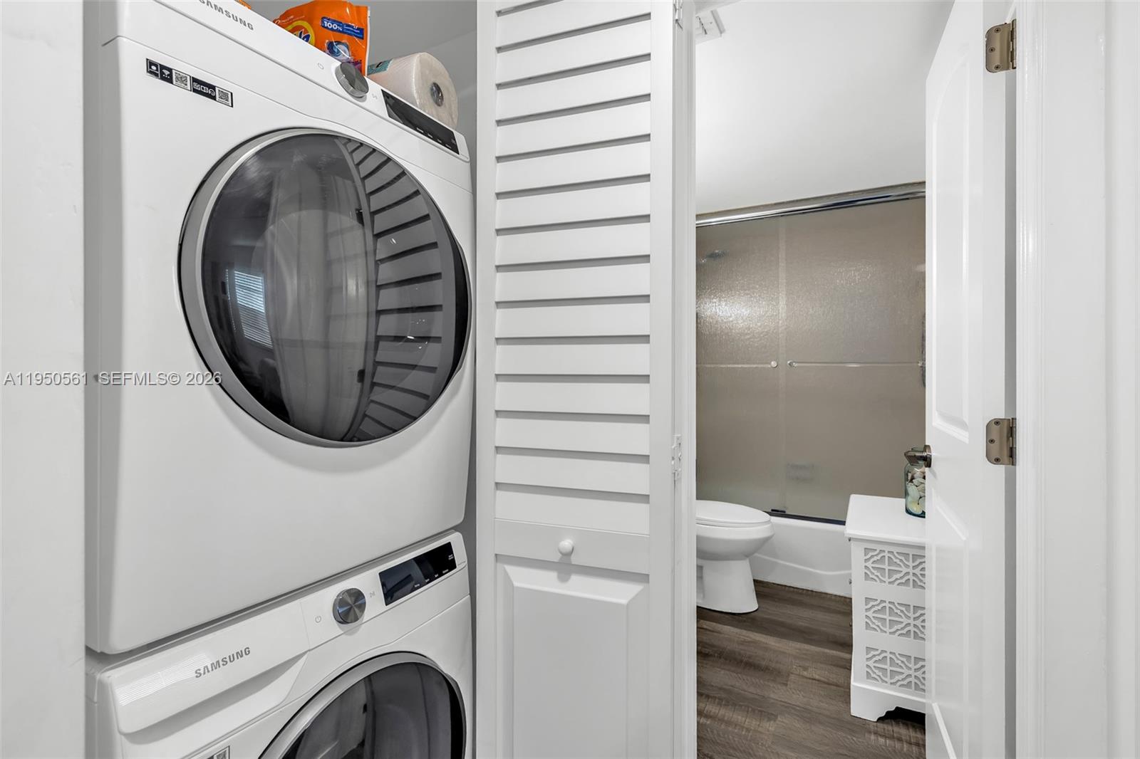 18TH HOLE AT INVERRARY CO - Residential