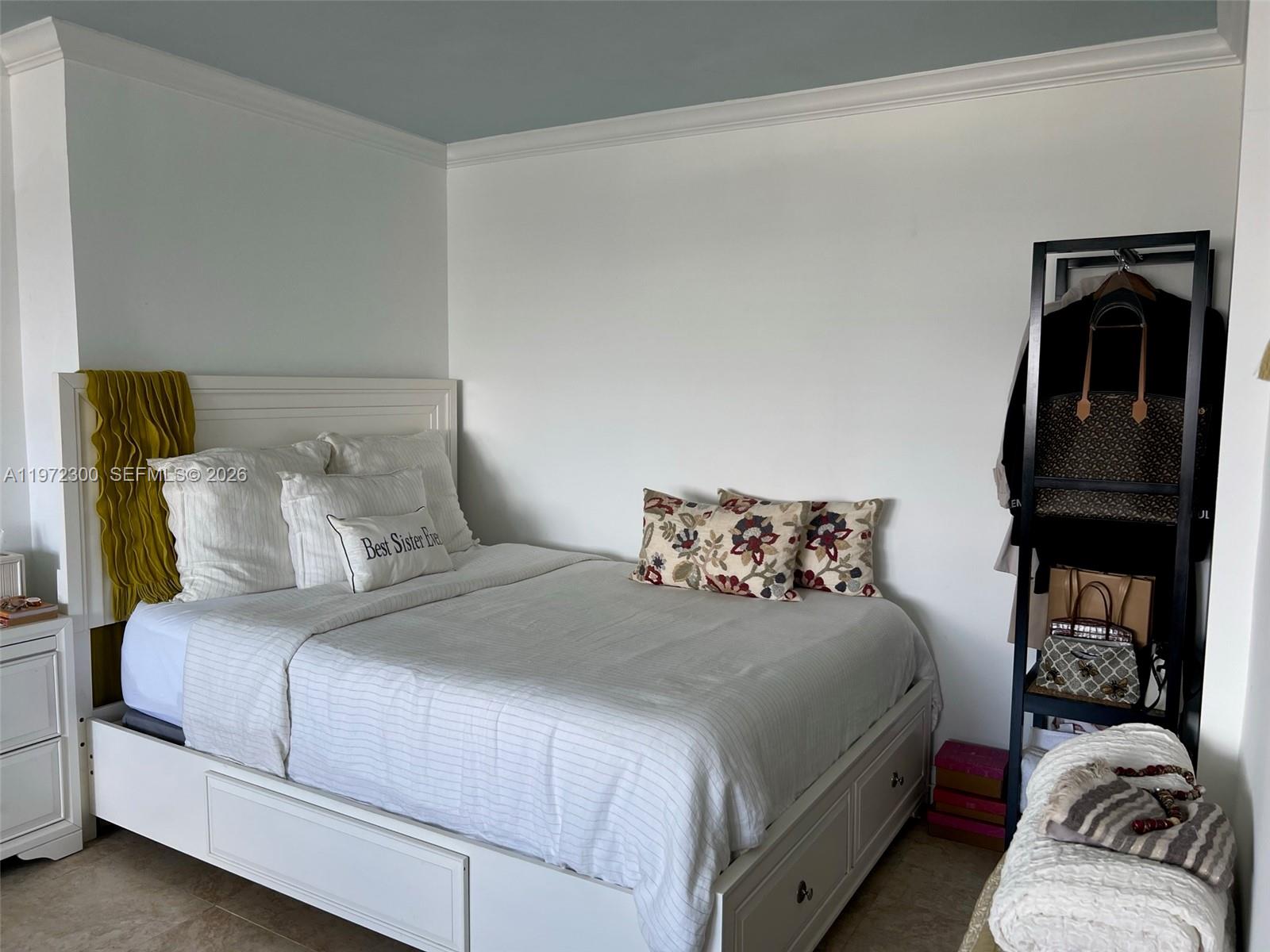 OCTAGON TOWERS I CONDO - Residential