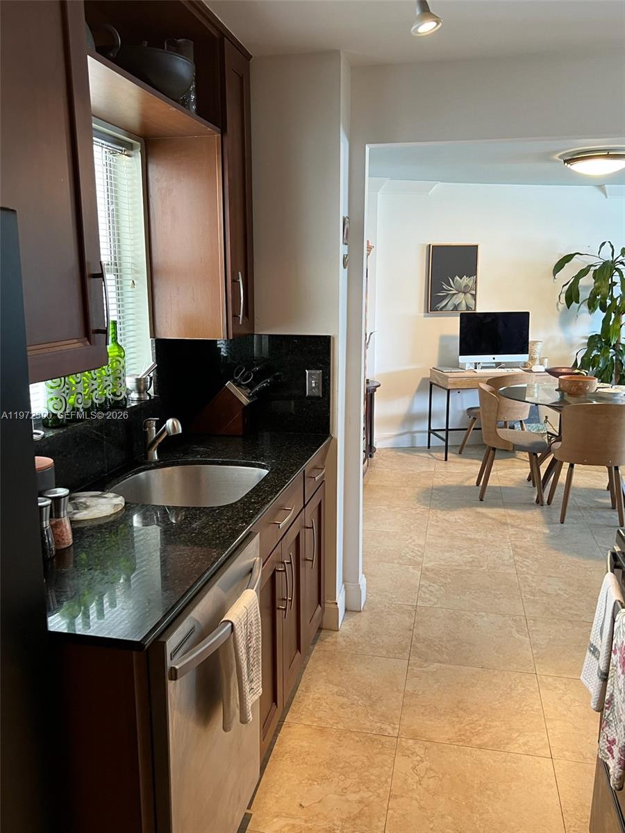 OCTAGON TOWERS I CONDO - Residential