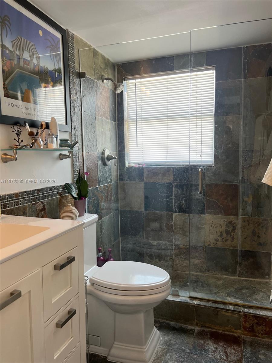 OCTAGON TOWERS I CONDO - Residential