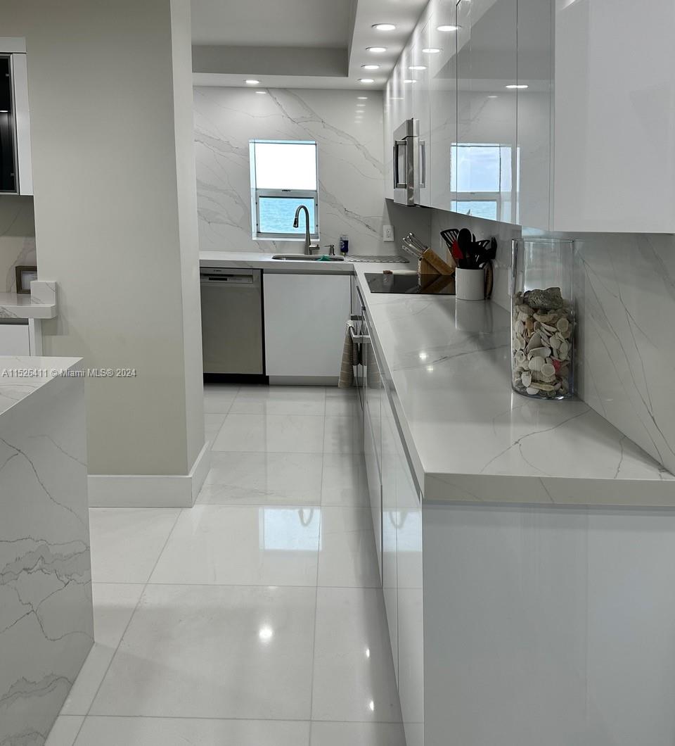 ARLEN BEACH CONDO - Residential Lease