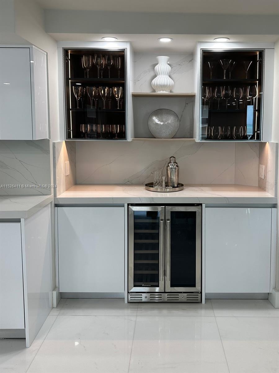 ARLEN BEACH CONDO - Residential Lease