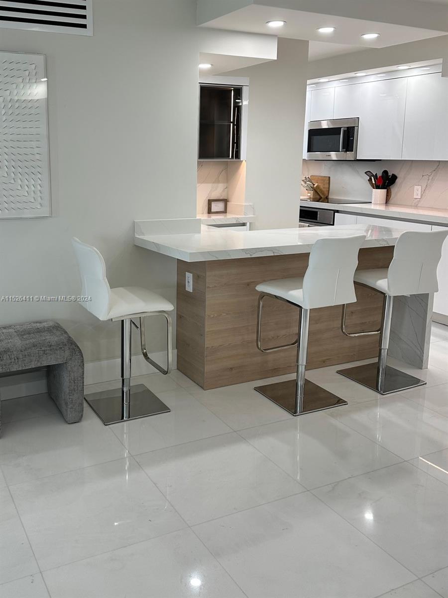 ARLEN BEACH CONDO - Residential Lease