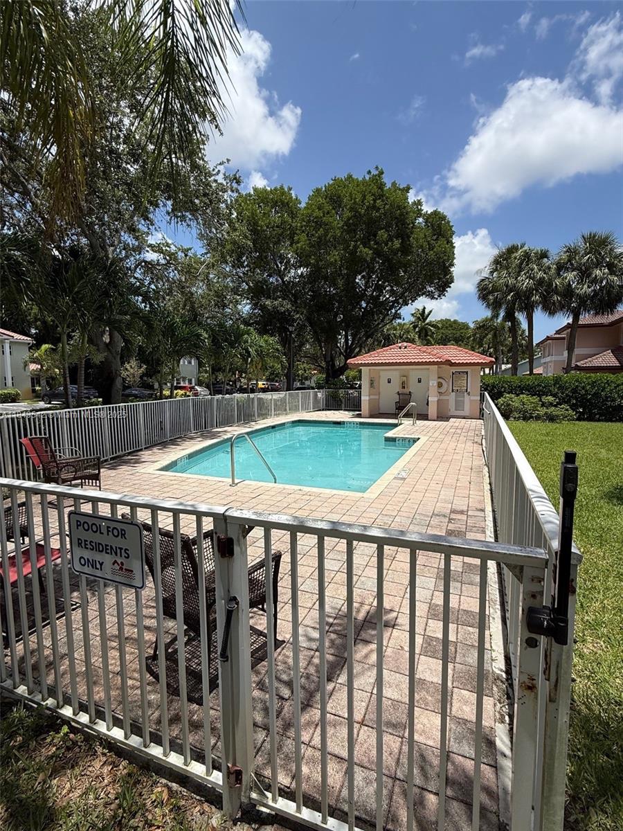 CORAL SPRINGS VILLAGE GRE - Residential