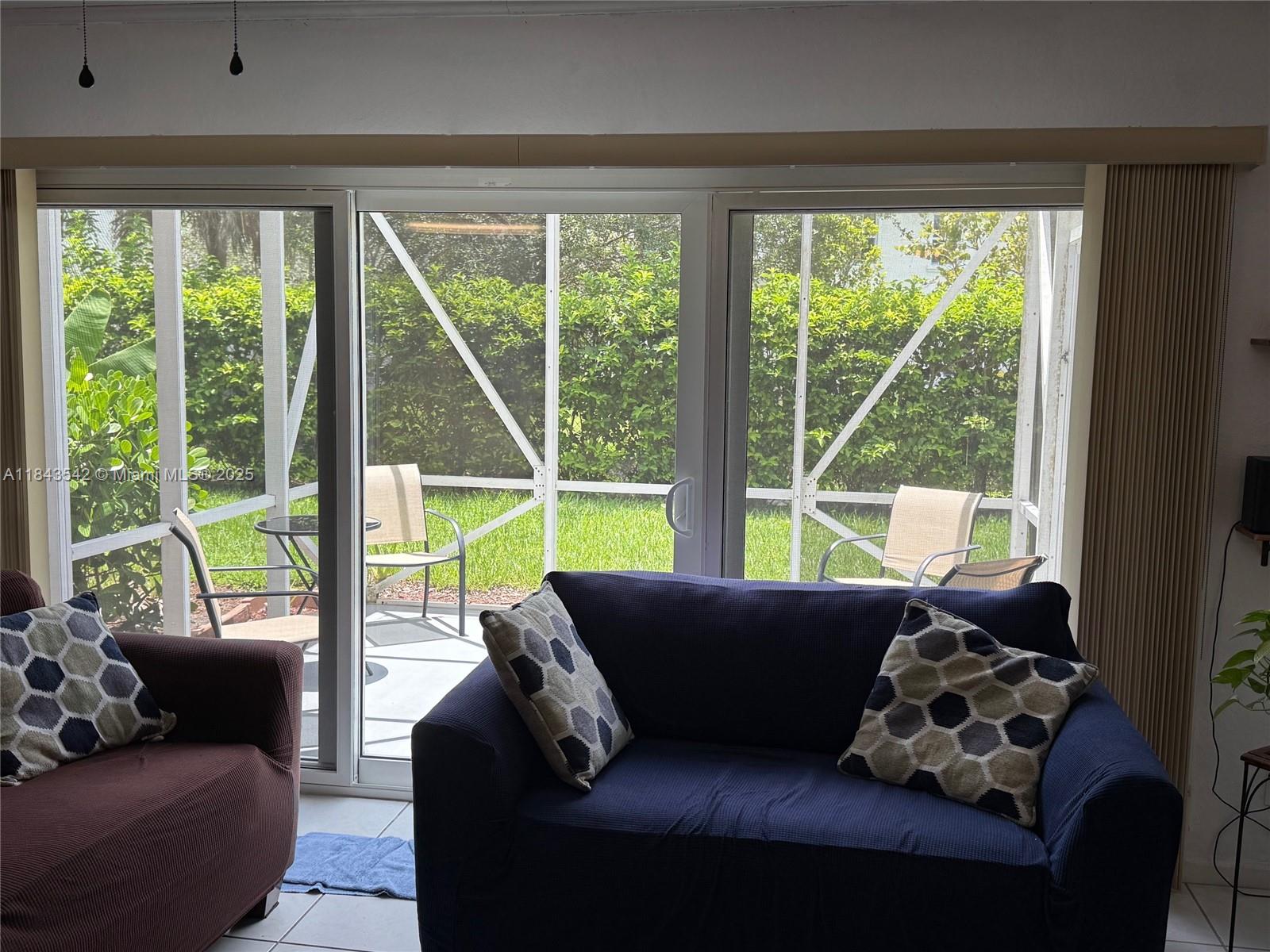 CORAL SPRINGS VILLAGE GRE - Residential