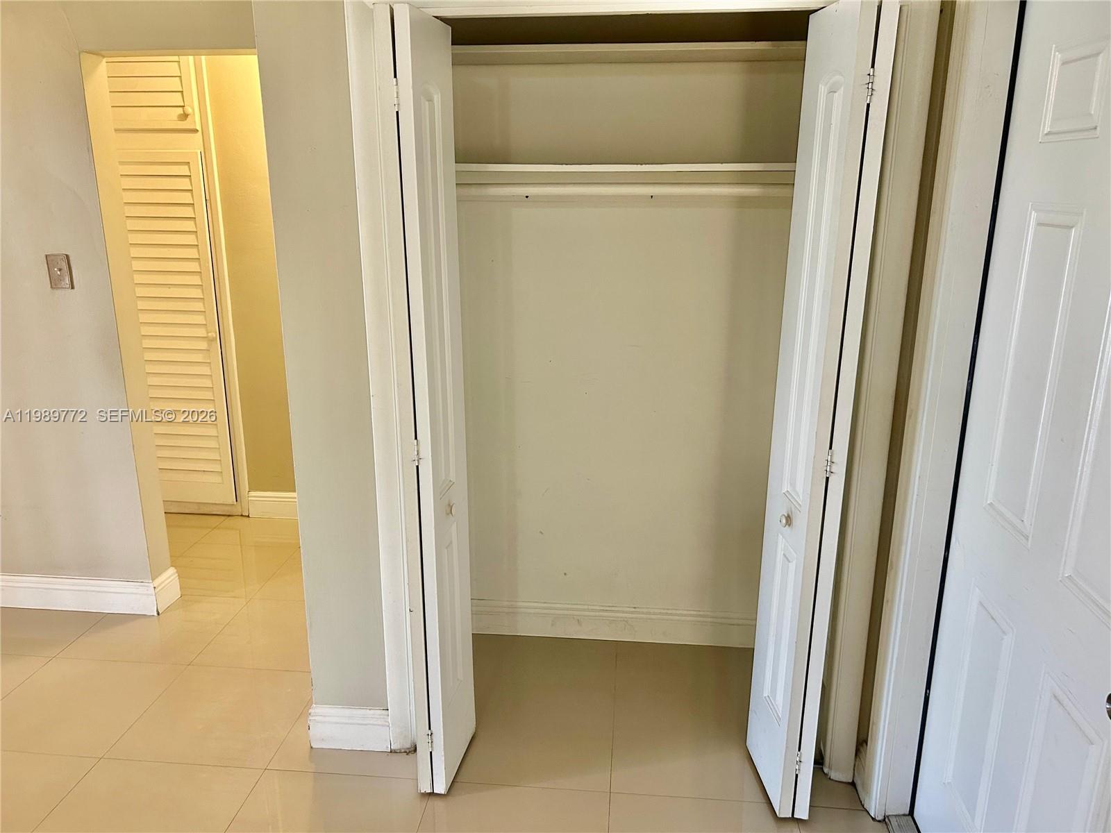 HOLLYWOOD HILLS - Residential