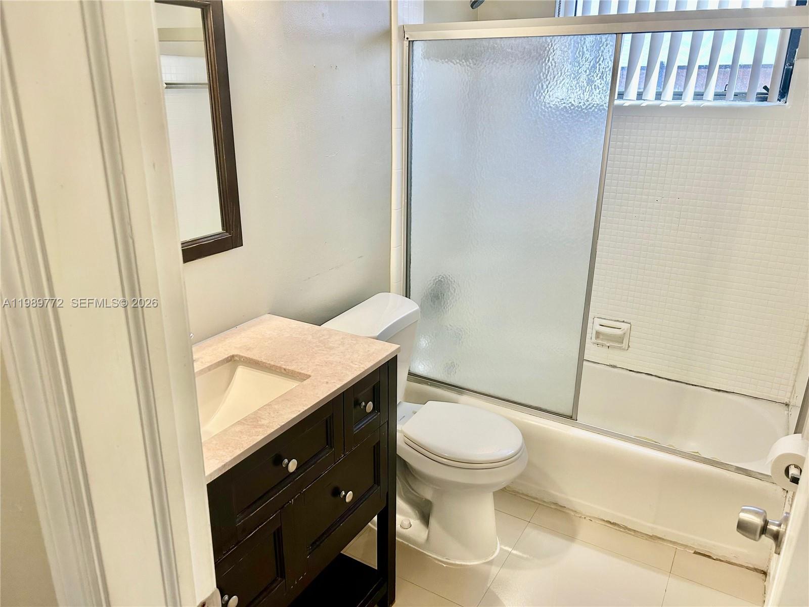 HOLLYWOOD HILLS - Residential