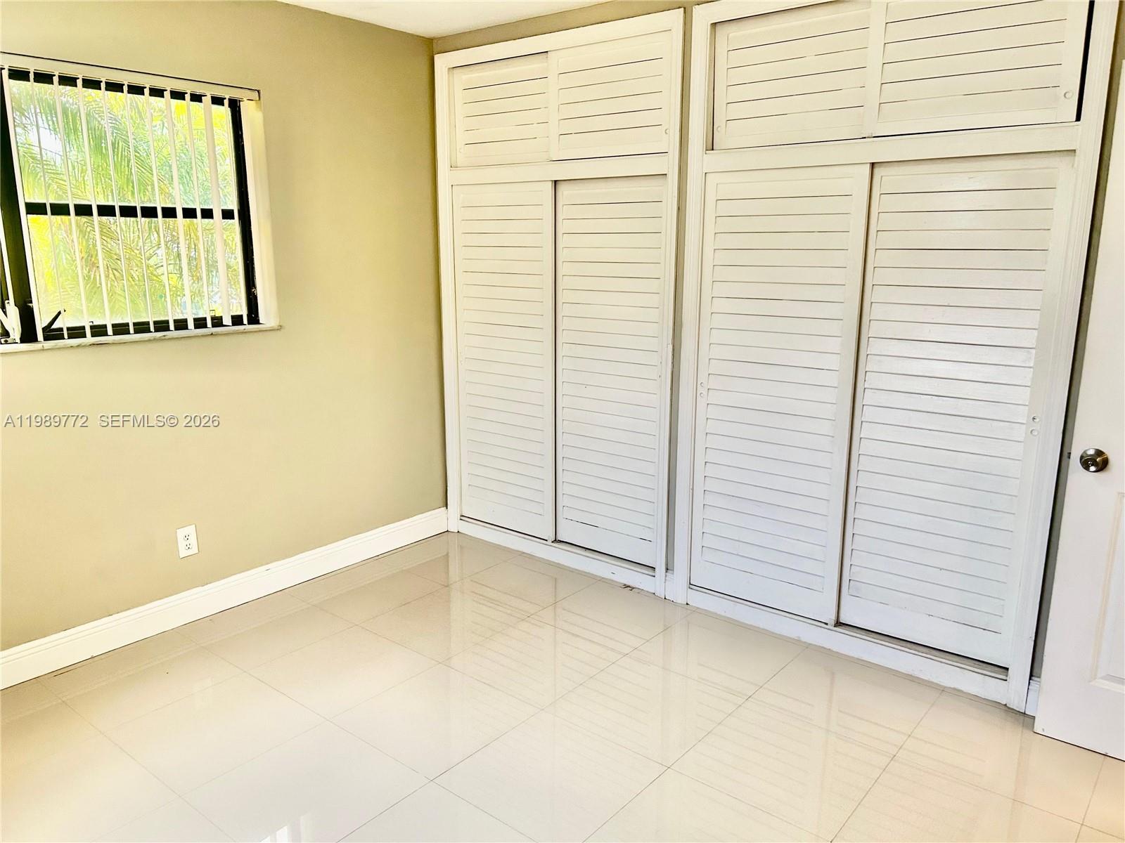 HOLLYWOOD HILLS - Residential