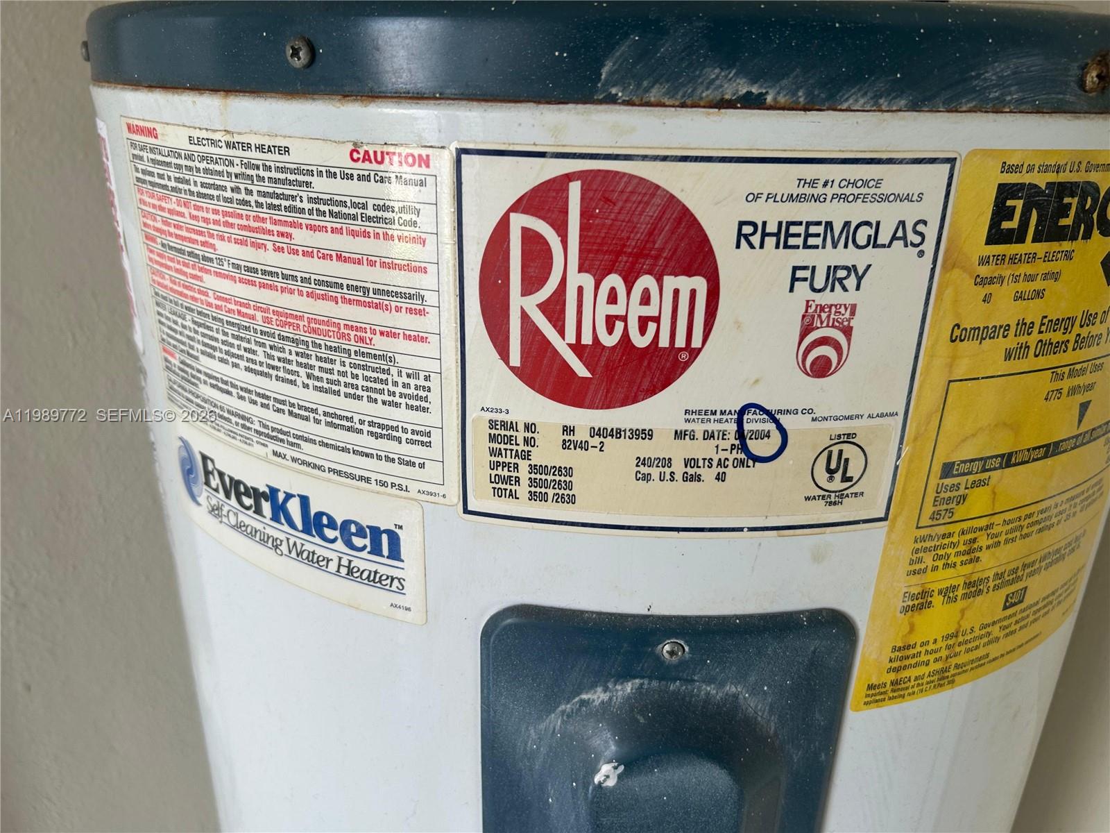 HOLLYWOOD HILLS - Residential