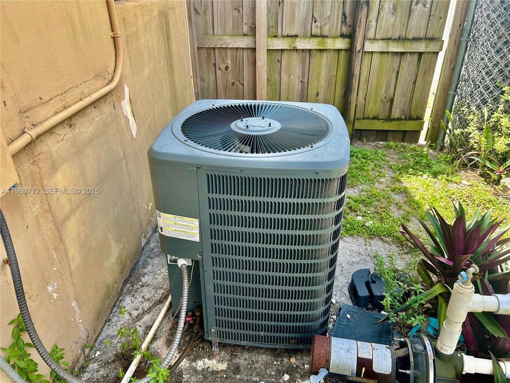 Photo of 4015 W Park Rd, Hollywood, FL 33021 (MLS # A11989772)