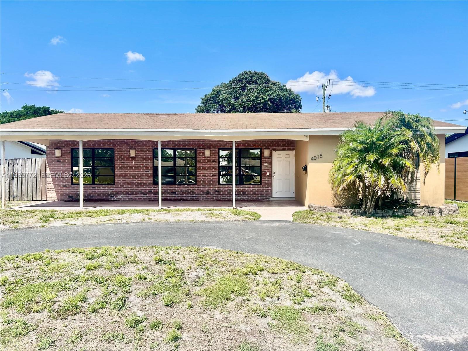 HOLLYWOOD HILLS - Residential