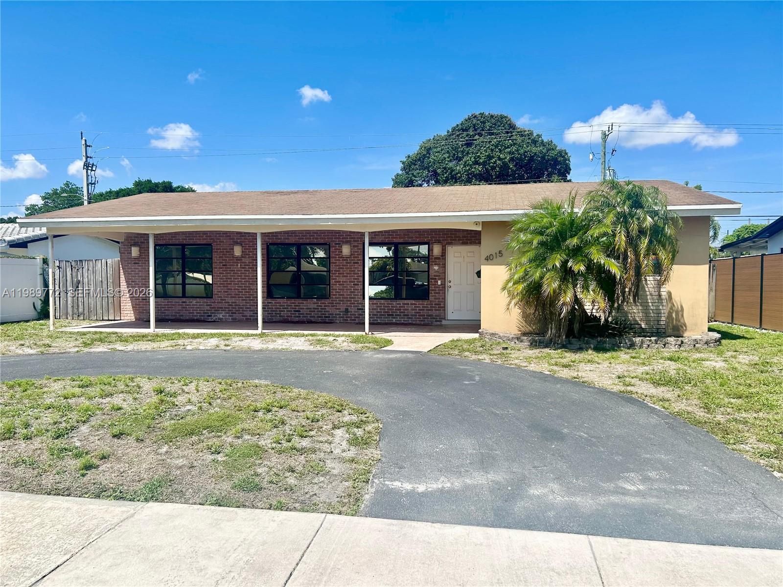 HOLLYWOOD HILLS - Residential